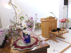 礼拝堂に供えられた花